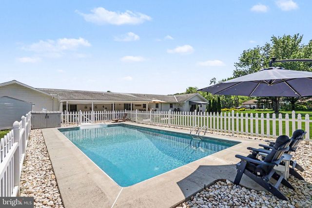 5 JAN DALE AVE, Annville, PA 17003