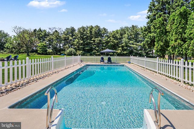 5 JAN DALE AVE, Annville, PA 17003