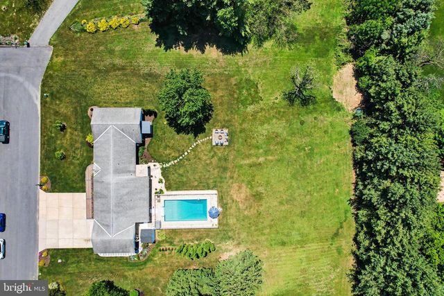 5 JAN DALE AVE, Annville, PA 17003