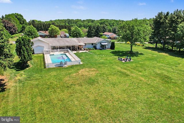 5 JAN DALE AVE, Annville, PA 17003