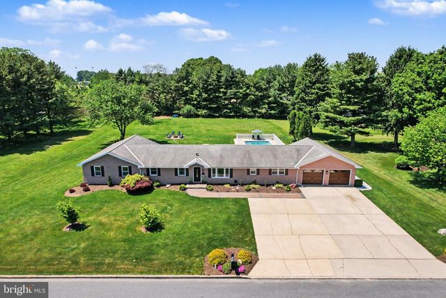 5 JAN DALE AVE, Annville, PA 17003