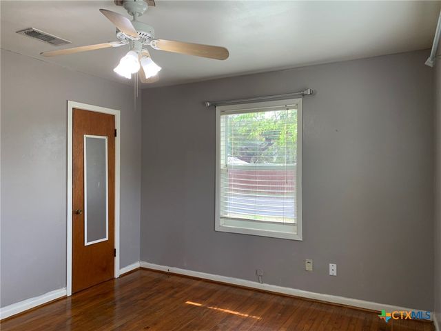 1009 S 5th Street, Copperas Cove, TX 76522