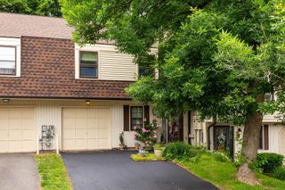 26 Schoolhouse Crossing 26, Wethersfield, CT 06110