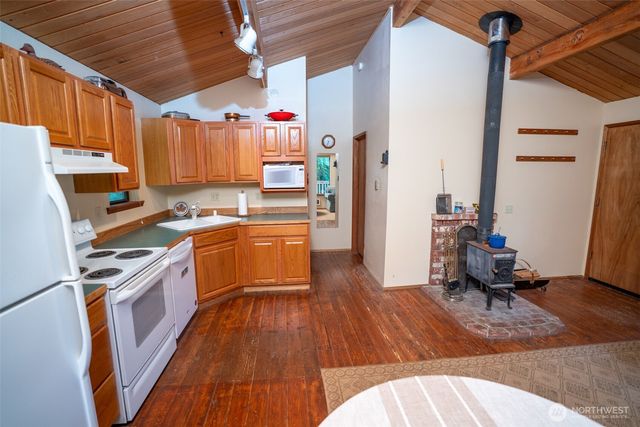321 N Wynoochee Drive, Hoodsport, WA 98548