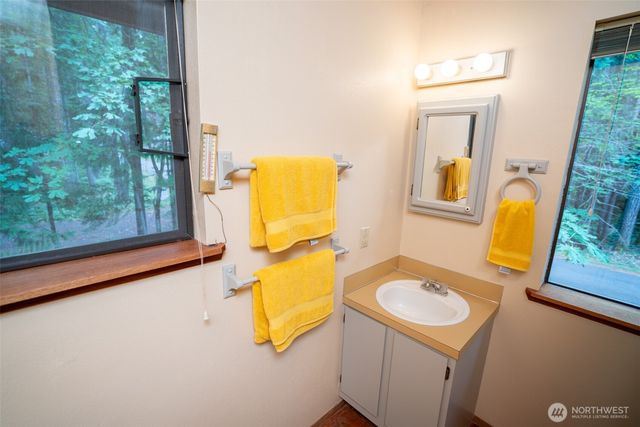 321 N Wynoochee Drive, Hoodsport, WA 98548