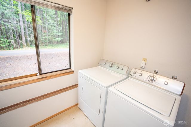 321 N Wynoochee Drive, Hoodsport, WA 98548