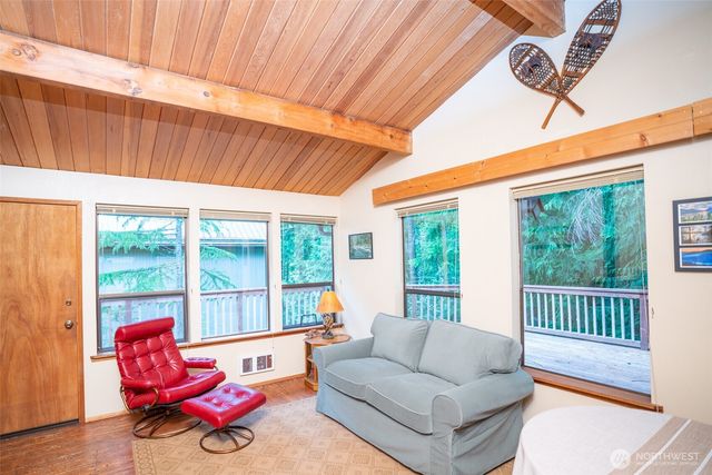 321 N Wynoochee Drive, Hoodsport, WA 98548
