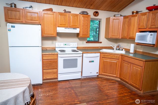 321 N Wynoochee Drive, Hoodsport, WA 98548