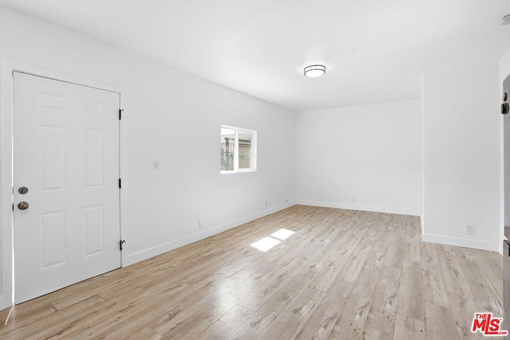 208 W 49th Street, Los Angeles, CA 90037 — photo 3