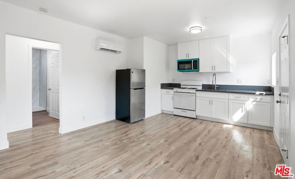 208 W 49th Street, Los Angeles, CA 90037 — photo 5