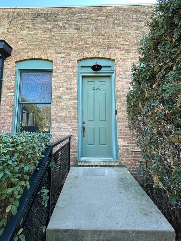 266 Hutchins Court 266, Woodstock, IL 60098