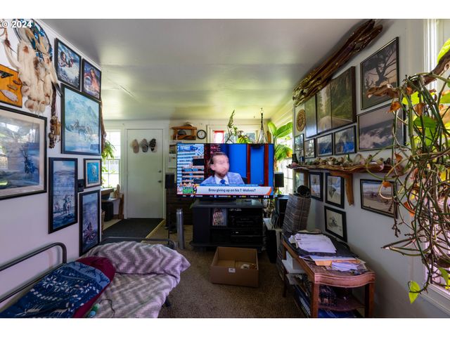 374 WAITE St, Eugene, OR 97402