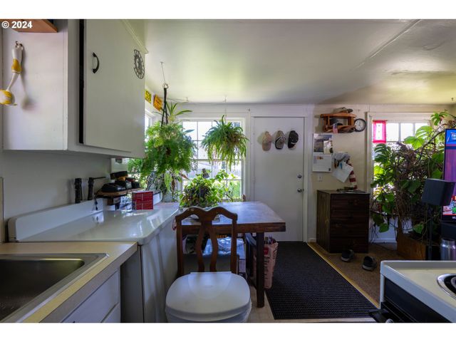 374 WAITE St, Eugene, OR 97402
