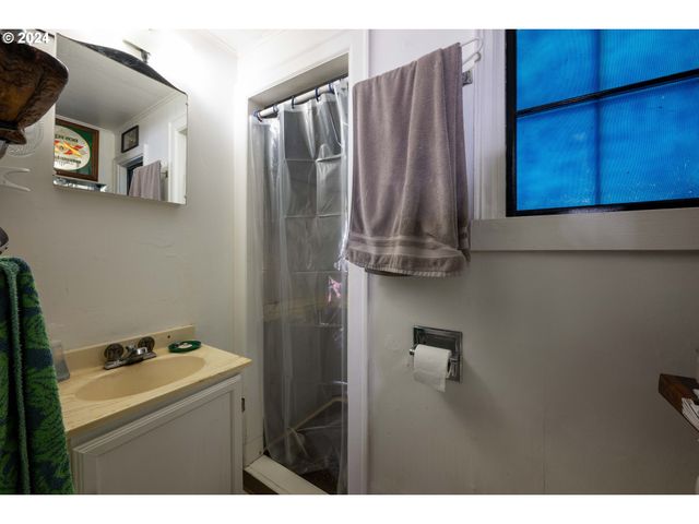 374 WAITE St, Eugene, OR 97402