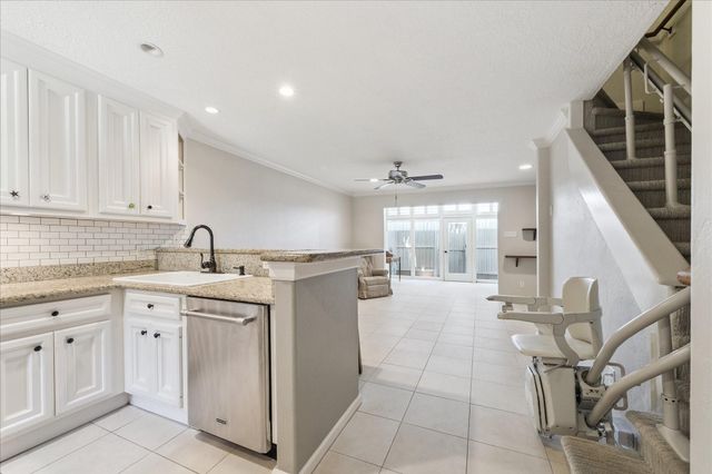 2330 Lakewood Yacht Club Drive 4, Seabrook, TX 77586