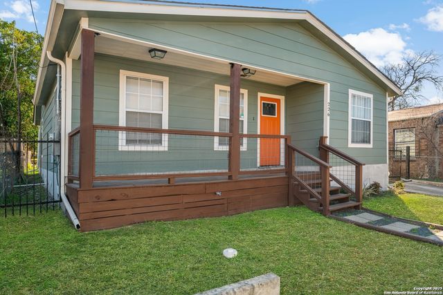226 bee, San Antonio, TX 78208
