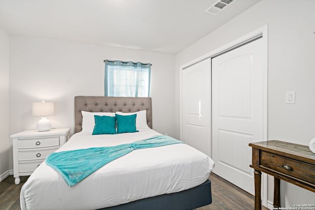 226 bee, San Antonio, TX 78208