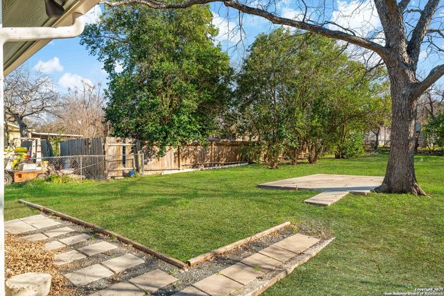 226 bee, San Antonio, TX 78208