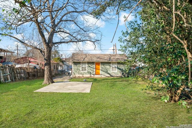 226 bee, San Antonio, TX 78208