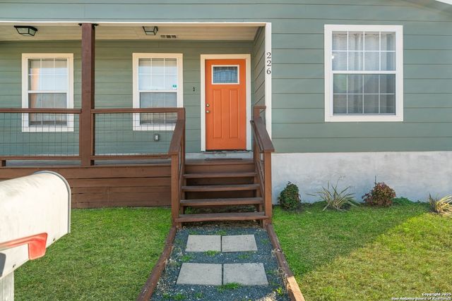 226 bee, San Antonio, TX 78208