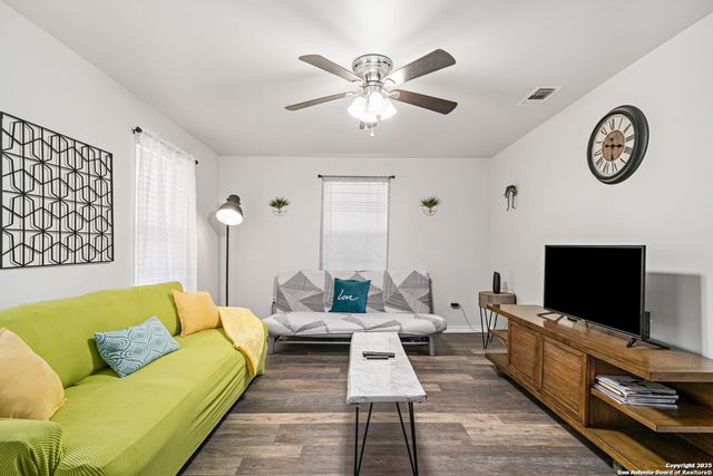 226 bee, San Antonio, TX 78208