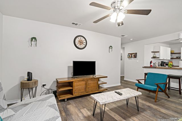 226 bee, San Antonio, TX 78208