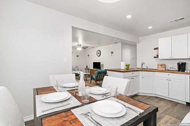 226 bee, San Antonio, TX 78208