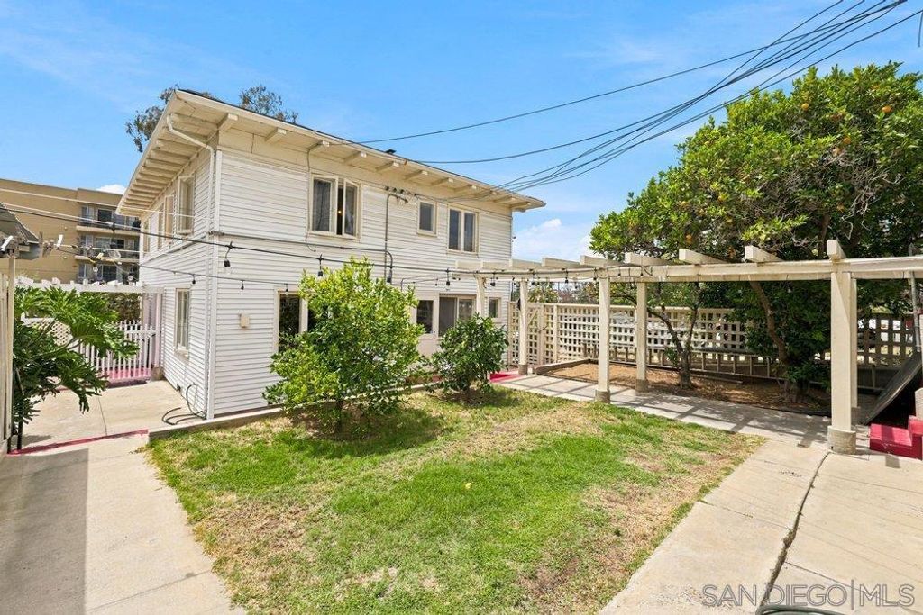 Image 12 of property listing at 2561 S Albatross, San Diego, CA 92101
