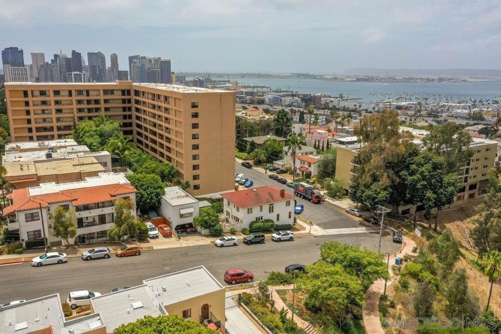 Image 3 of property listing at 2561 S Albatross, San Diego, CA 92101
