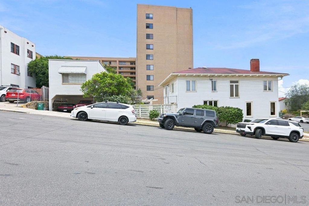 Image 6 of property listing at 2561 S Albatross, San Diego, CA 92101