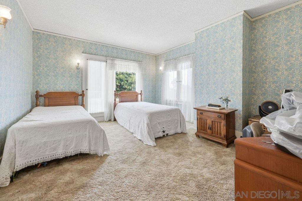Image 9 of property listing at 2561 S Albatross, San Diego, CA 92101
