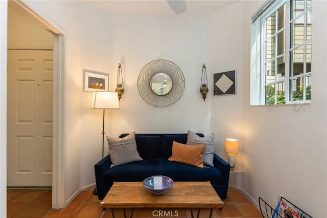 11445 Moorpark, Studio City, CA 91602