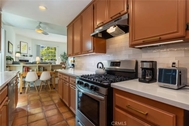 11445 Moorpark, Studio City, CA 91602