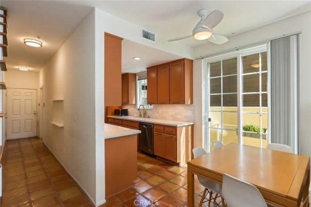 11445 Moorpark, Studio City, CA 91602