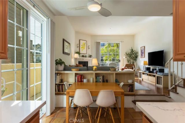 11445 Moorpark, Studio City, CA 91602