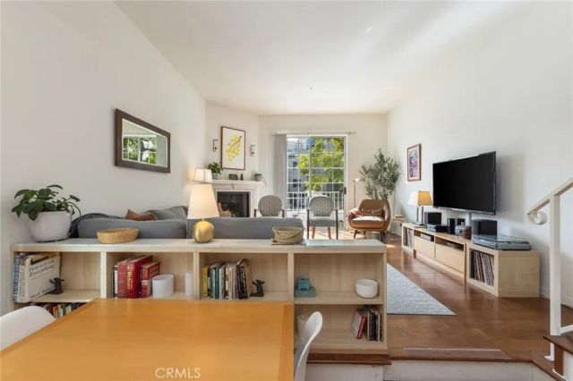 11445 Moorpark, Studio City, CA 91602