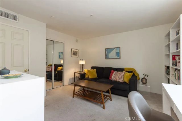 11445 Moorpark, Studio City, CA 91602