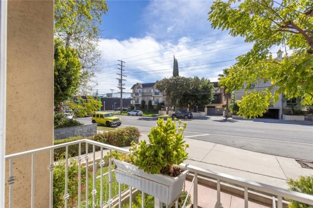 11445 Moorpark, Studio City, CA 91602