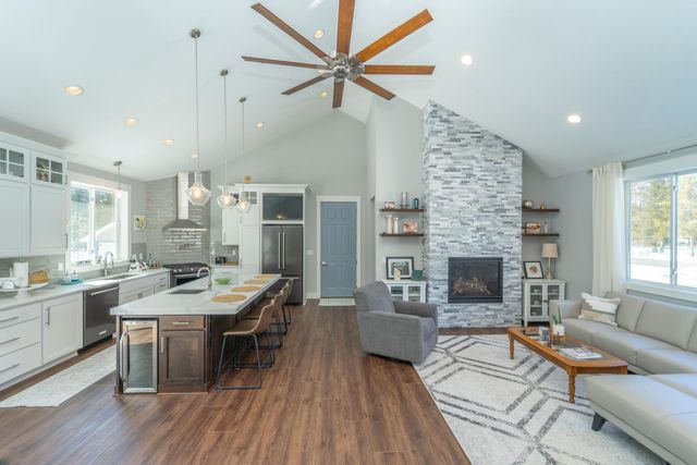 11889 Joneswood Drive, Baxter, MN 56425