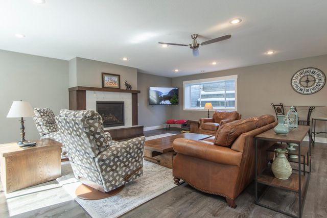 11889 Joneswood Drive, Baxter, MN 56425