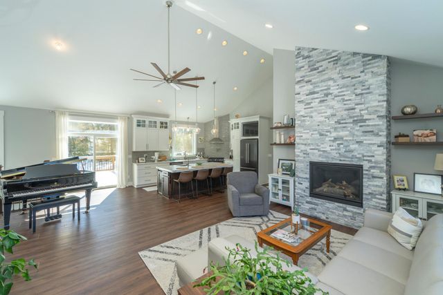 11889 Joneswood Drive, Baxter, MN 56425