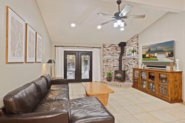 18923 Wildwood Dr, Lockeford, CA 95237
