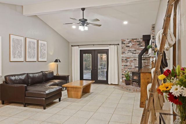 18923 Wildwood Dr, Lockeford, CA 95237