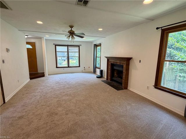 5 Sunset Ct, Portsmouth, VA 23703