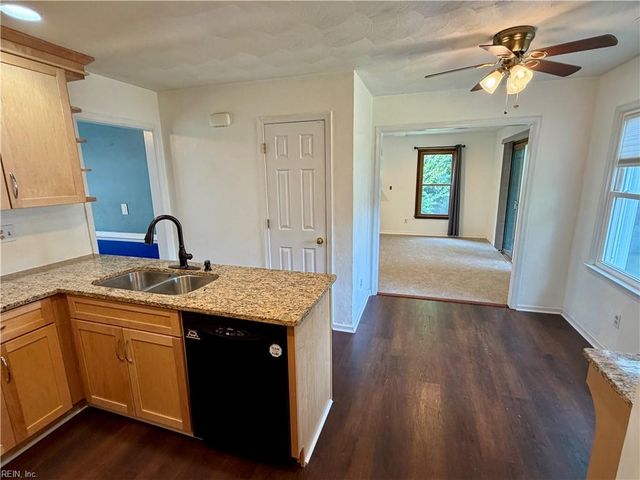 5 Sunset Ct, Portsmouth, VA 23703