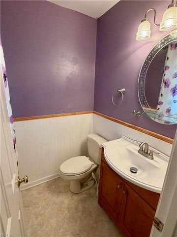 5 Sunset Ct, Portsmouth, VA 23703