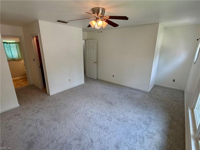 5 Sunset Ct, Portsmouth, VA 23703