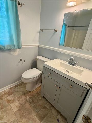 5 Sunset Ct, Portsmouth, VA 23703