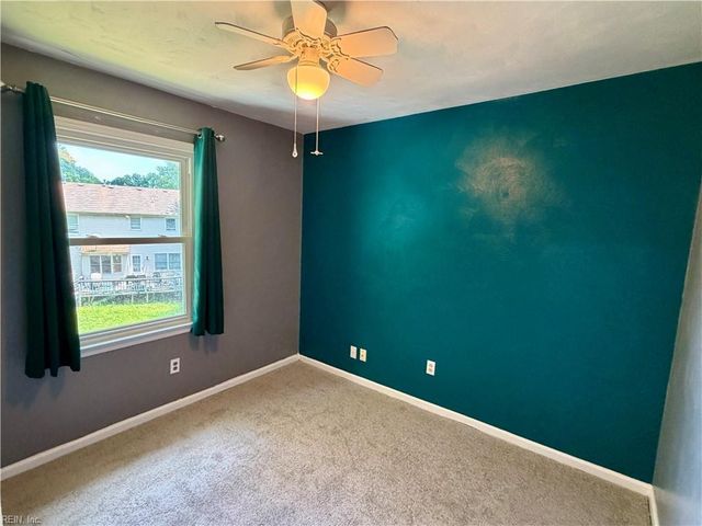 5 Sunset Ct, Portsmouth, VA 23703