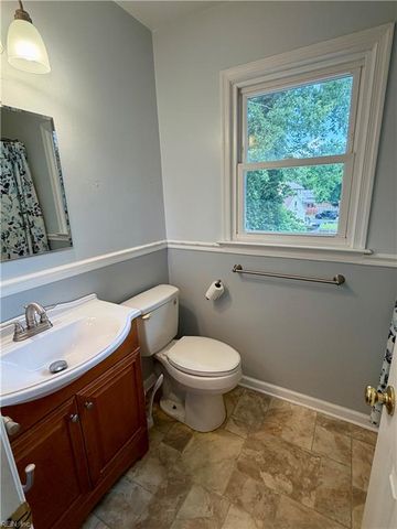 5 Sunset Ct, Portsmouth, VA 23703